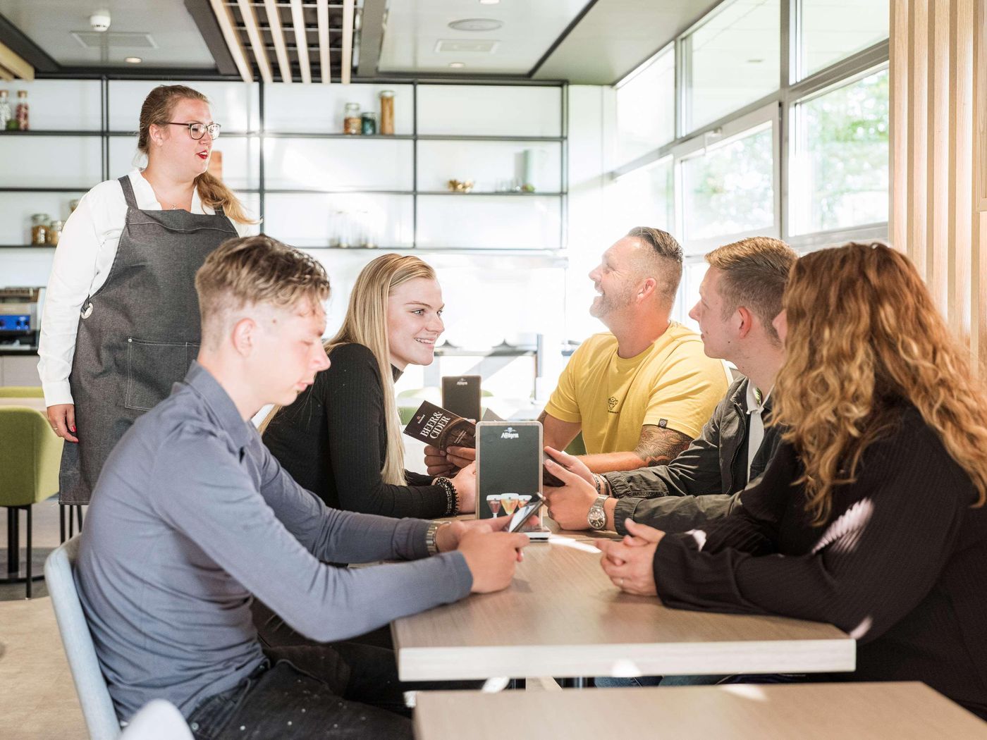 Executive-Residency-by-Best-Western-Amsterdam-Airport-Bar-29