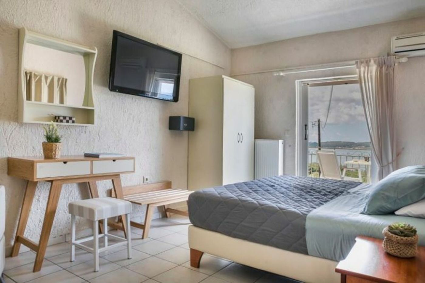 Panorama-Fanari-Studios---Apartments-Room-19