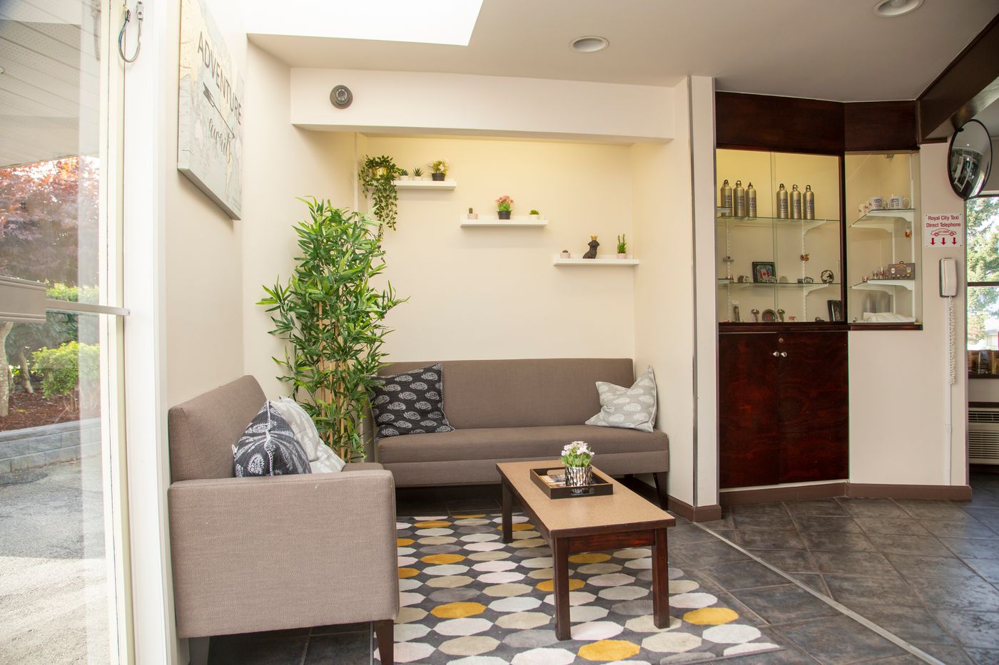 Happy-Day-Inn-Lobby-1