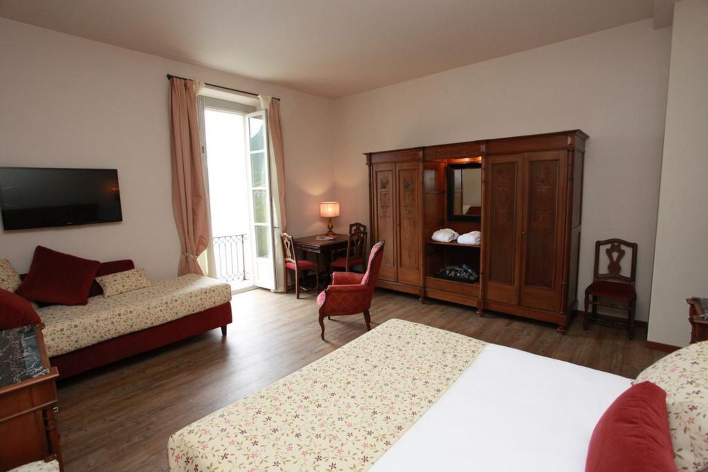 Hotel Royal Victoria-Italy-VARENNA-General view-10