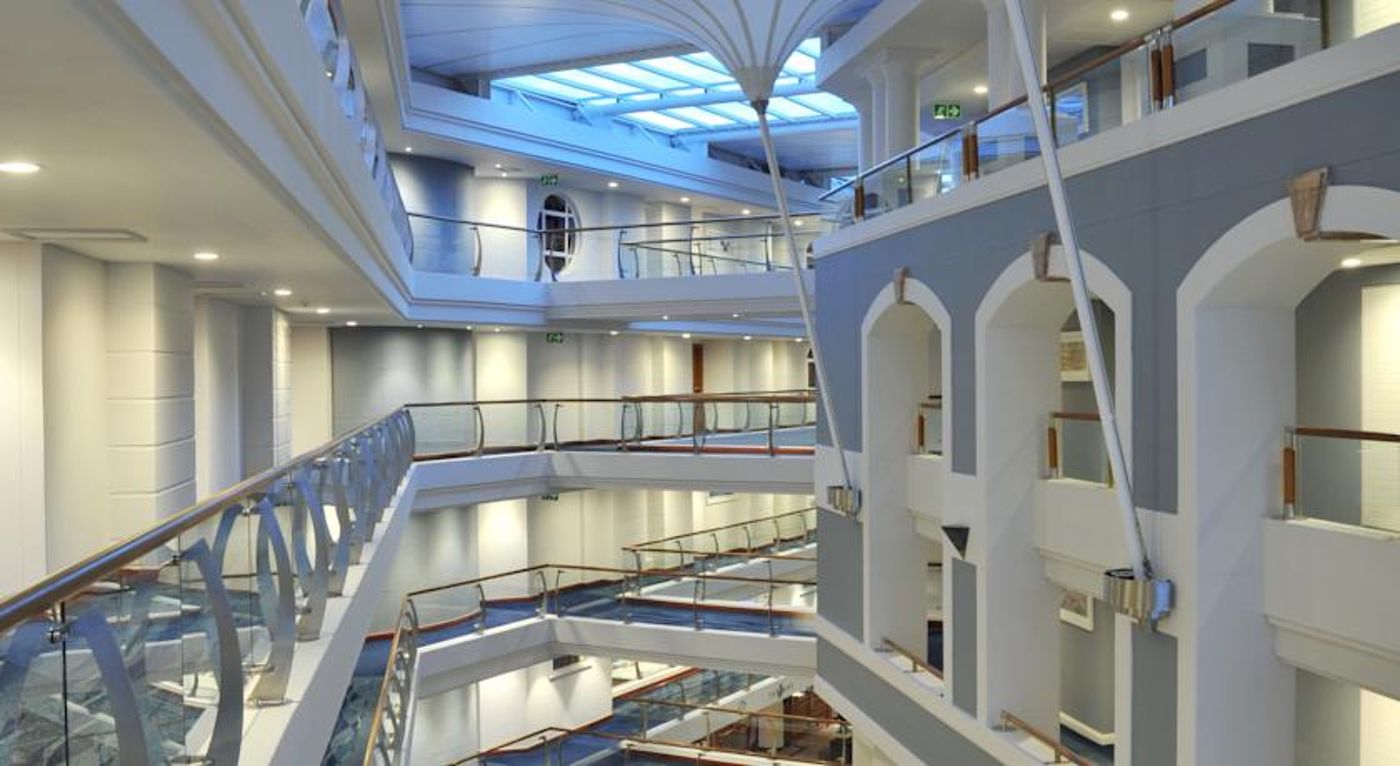 Radisson-Blu-Hotel-Waterfront-Lobby-26