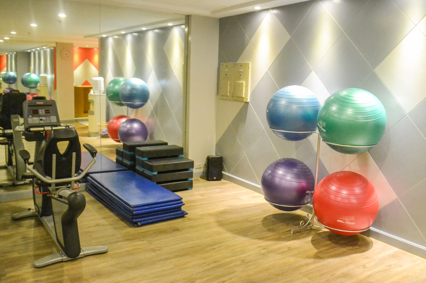 Novotel-Phuket-Resort-Sports-and-Entertainment-86