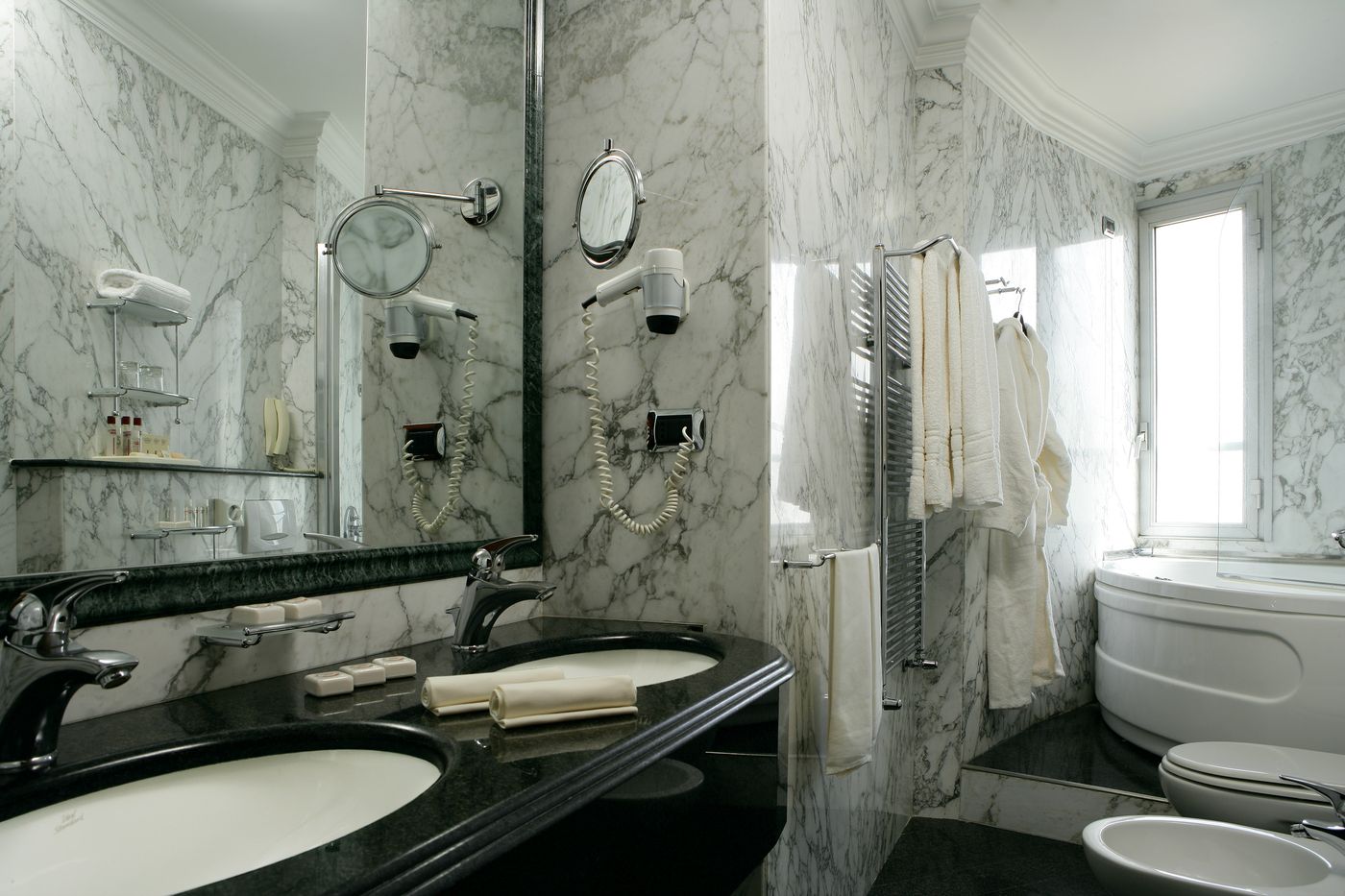 Hotel-Capitol-Room-19