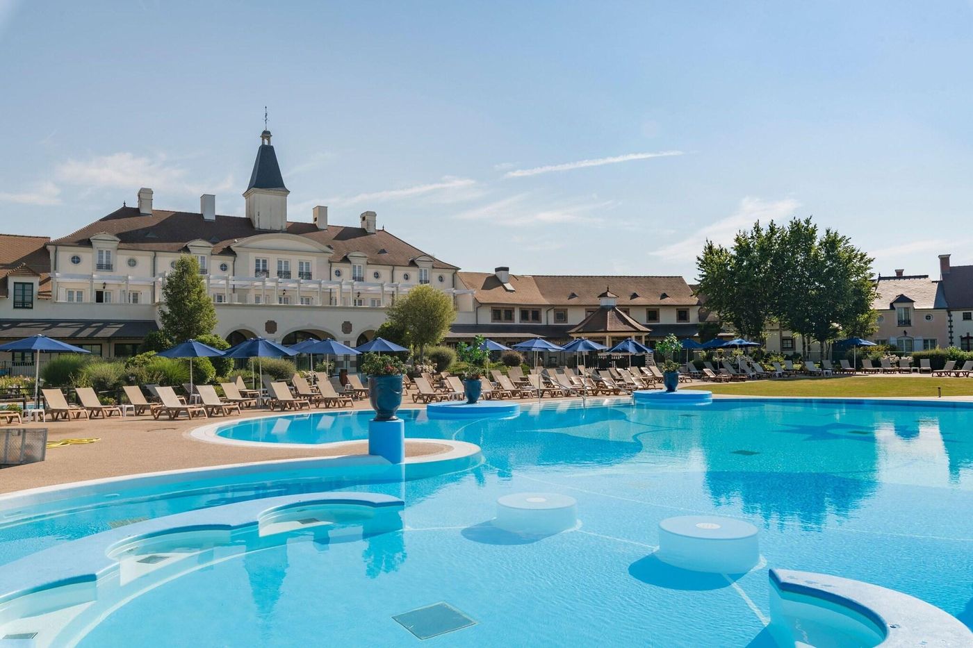 Marriott-s-Village-d-lle-de-France-Pool-3