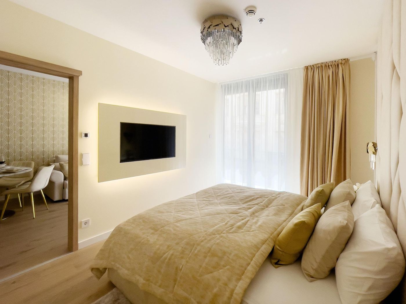 Hotel-Emerald---Suites-Room-68