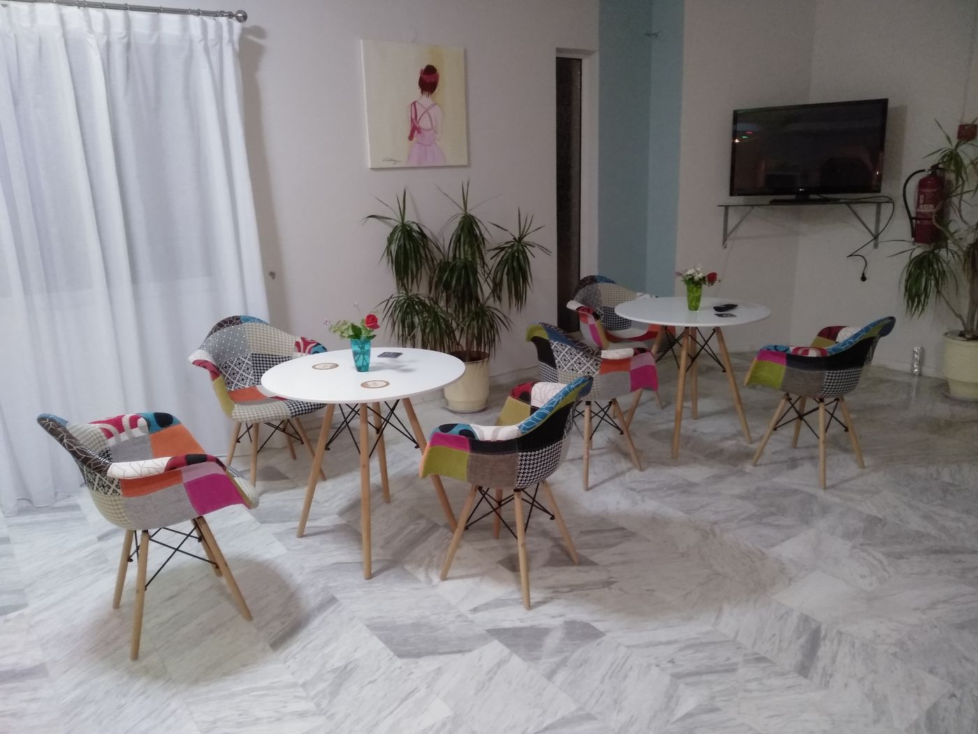 Leonidas-Hotel-And-Studios-Bar-55