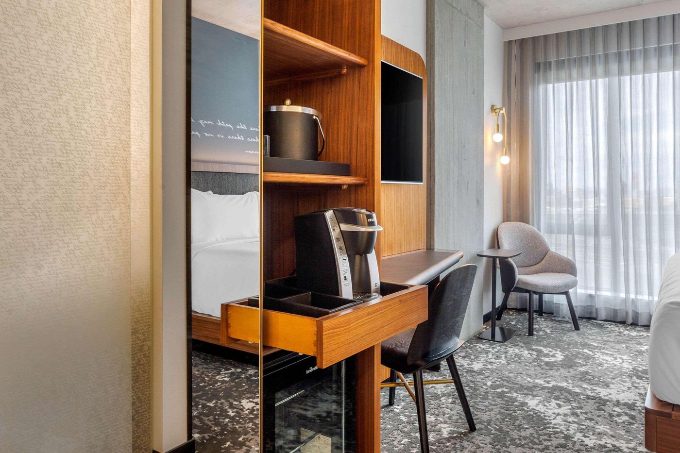 Cambria-Hotel-Boston-Downtown-South-Boston-Room-31