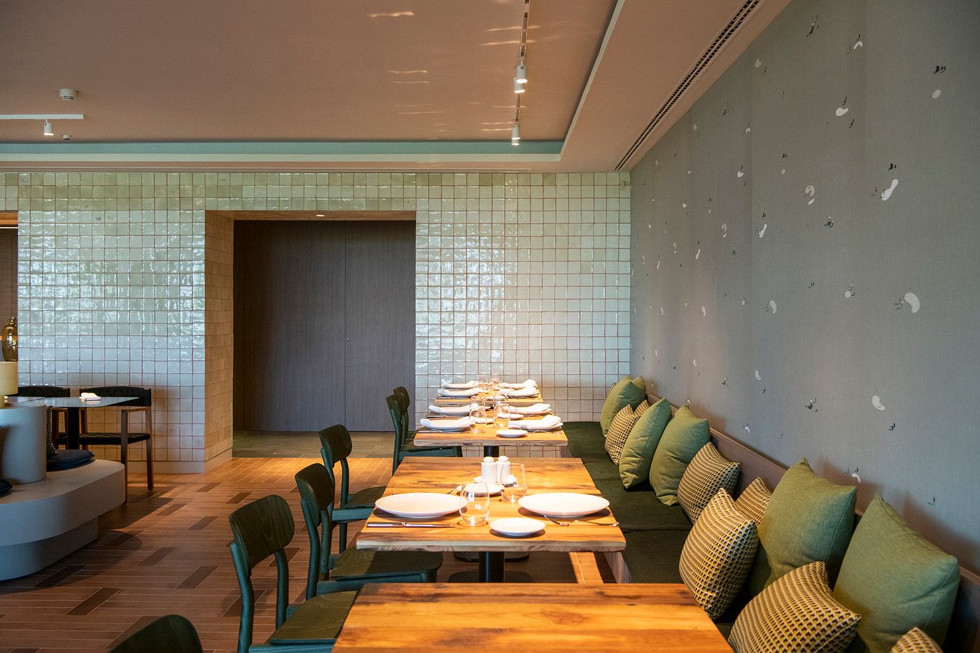 Double-Tree-by-Hilton-Hotel-Emporda-Bar-20