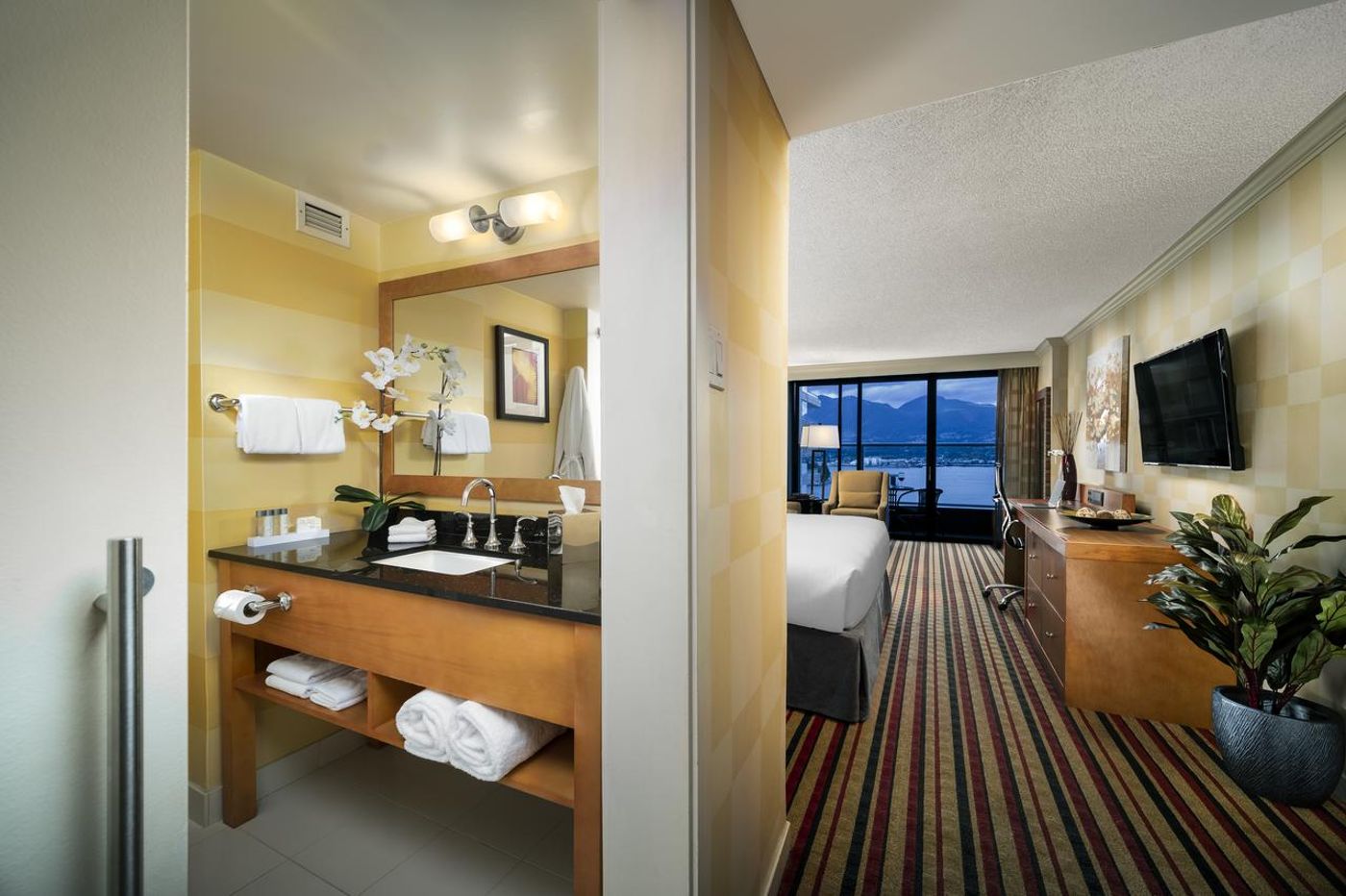 Pinnacle-Hotel-Harbourfront-Room-22