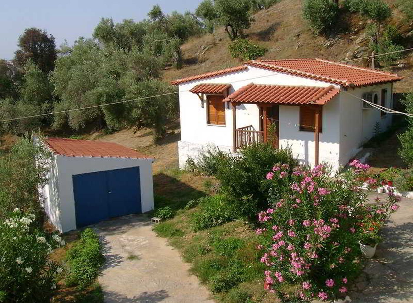 Diamantis-Studios-Lobby-6