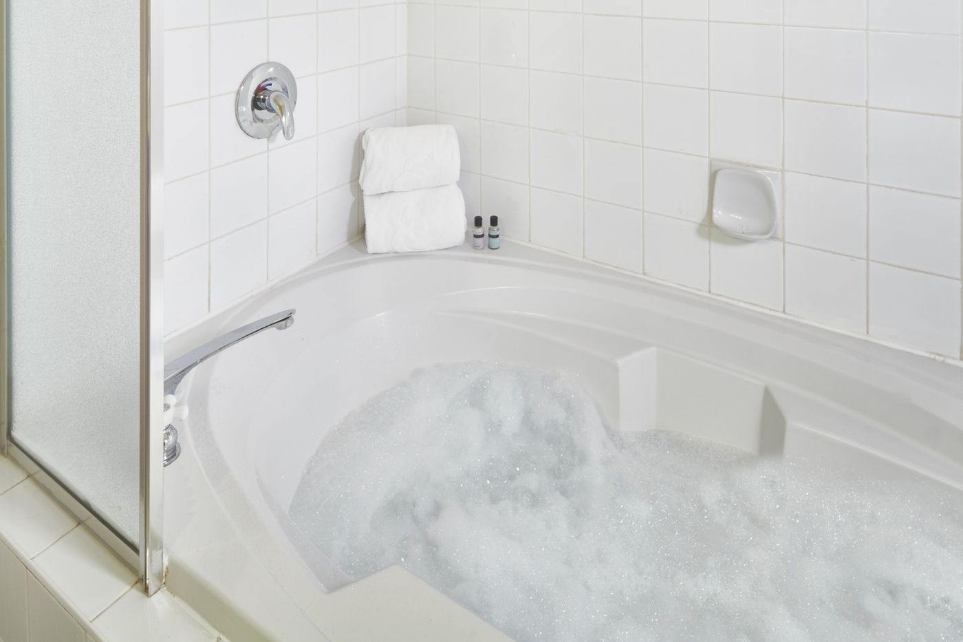 Executive-Plaza-Hotel-Conference-Centre-Coquitlam-BC-Room-34