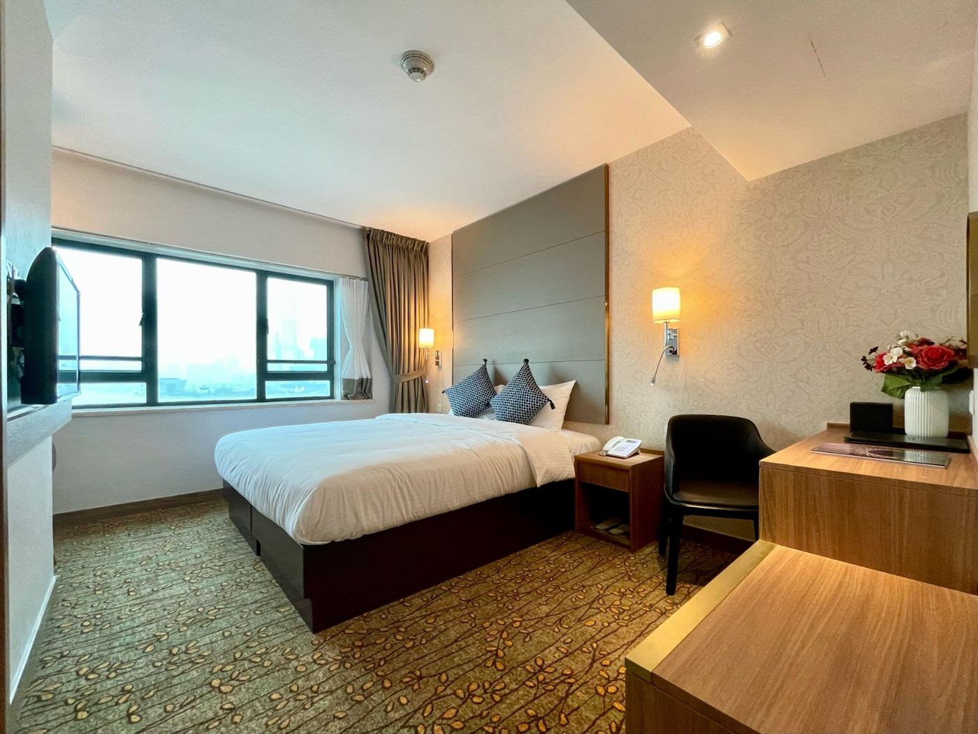 Lander-Grand-Hotel-Room-8