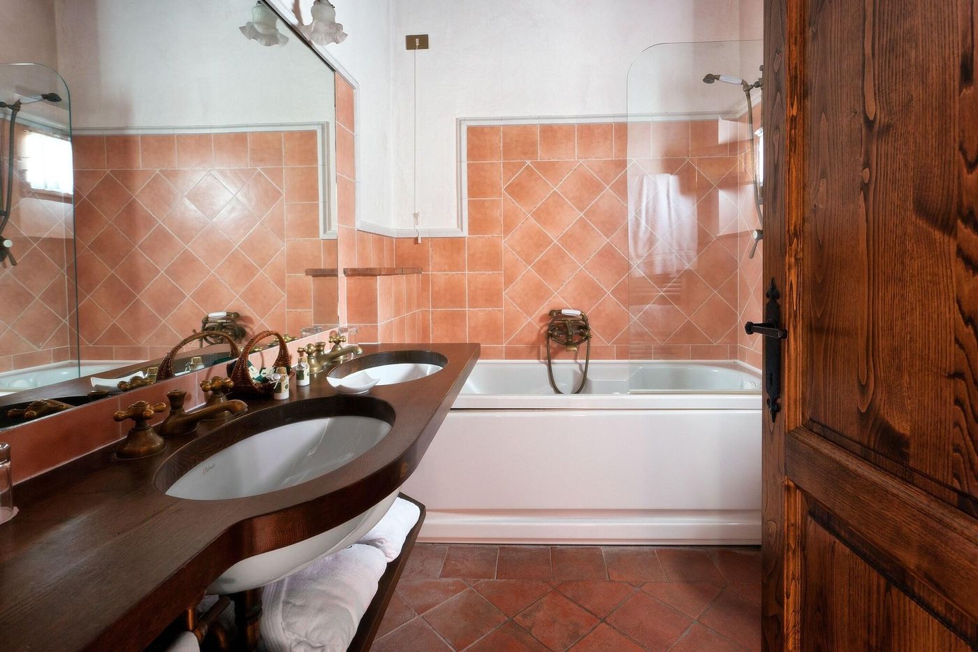 Castello-Di-Spaltenna-Room-36