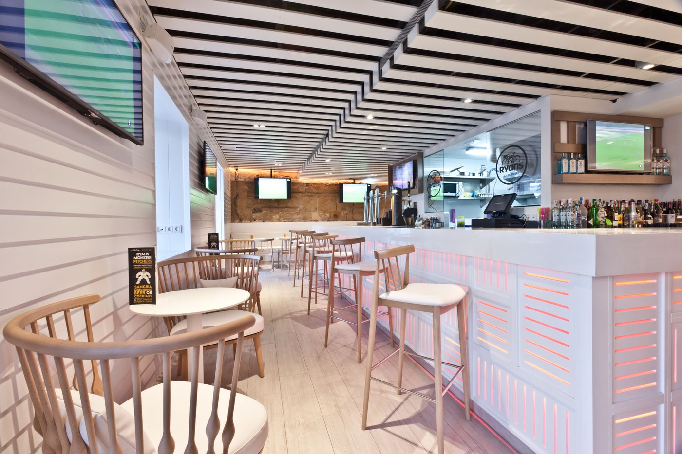 Hotel-Ryans-La-Marina-Restaurant-53