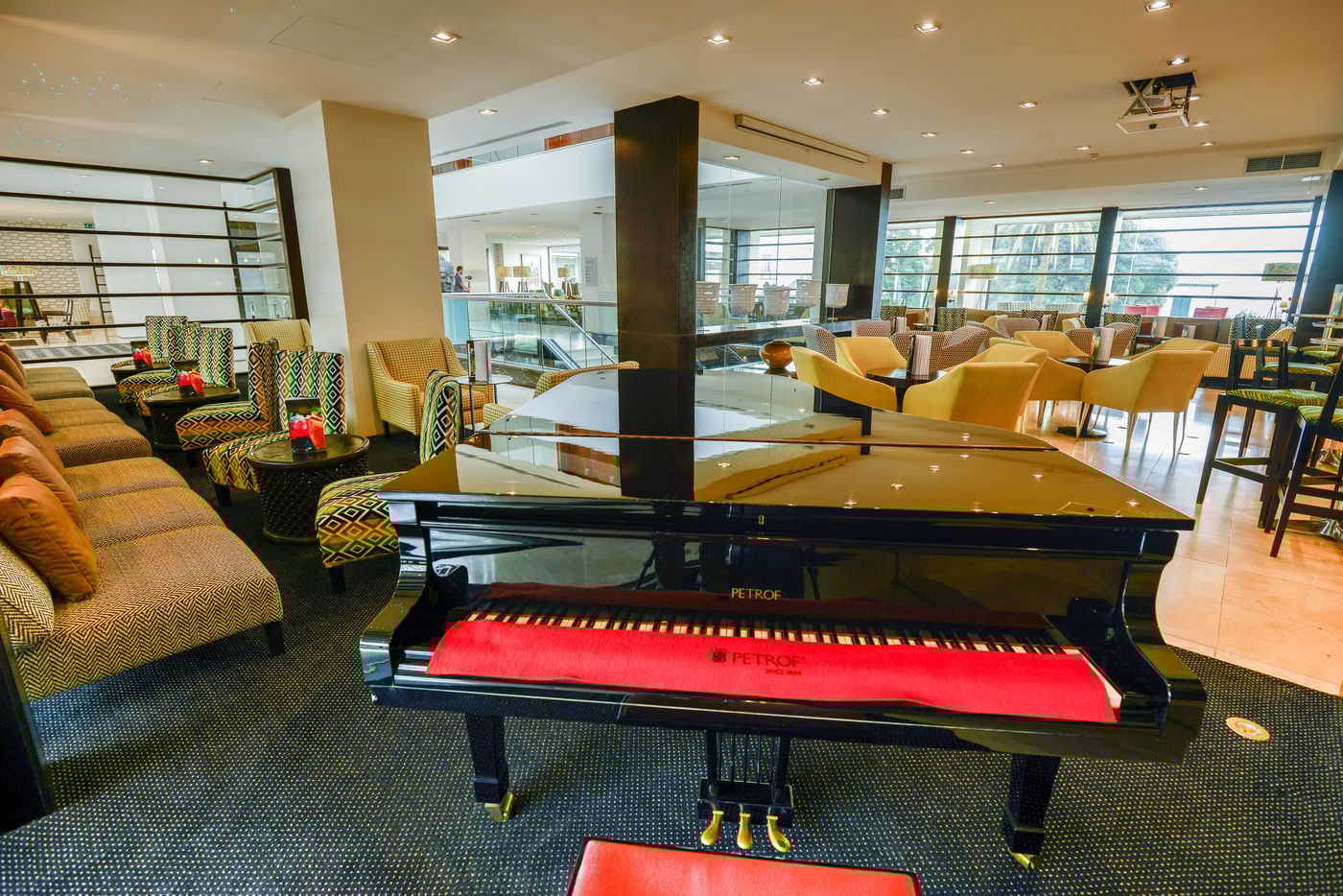 Azoris-Royal-Garden-Leisure---Conference-Hotel-Bar-51