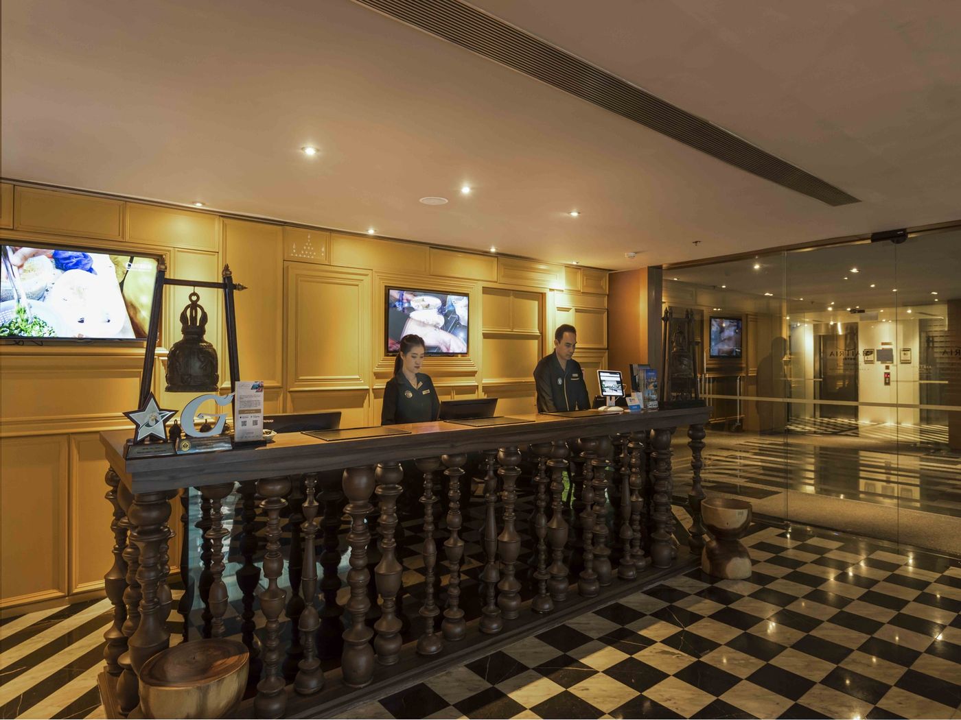 Maitria-Hotel-Sukhumvit-18-Bangkok-Lobby-11