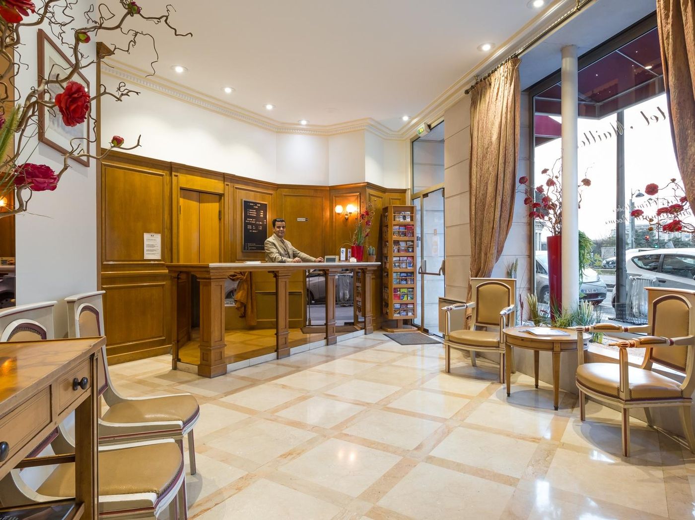 Fertel-Maillot-Lobby-1