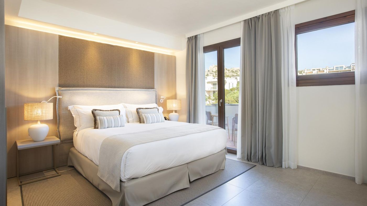 Mangia-s-Santa-Teresa-Sardinia--Curio-Collection-Room-13