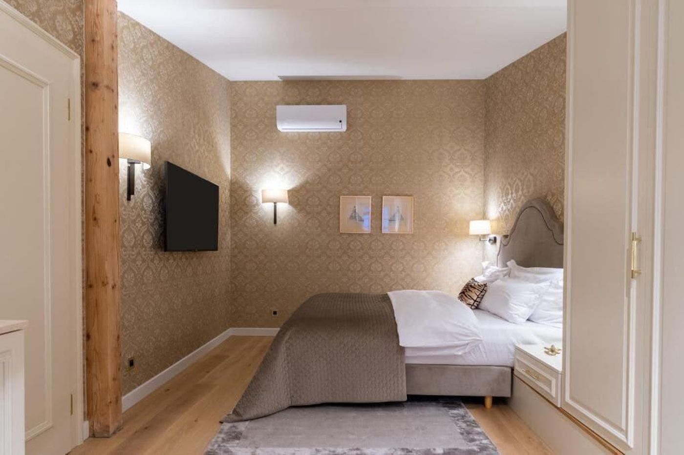 Hotel-Unicus-Palace-Old-Town---Destigo-Hotels-Room-55