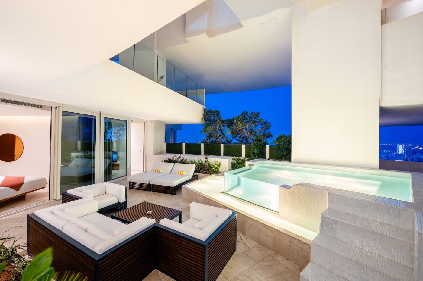 FIVE Jumeirah Village Dubai 16.10