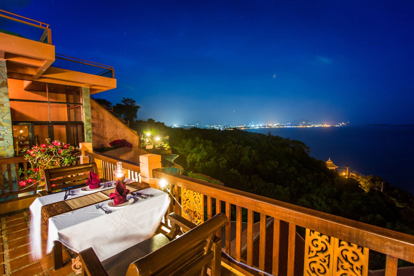 Samui-Bayview-Resort---Spa--SHA---Restaurant-53