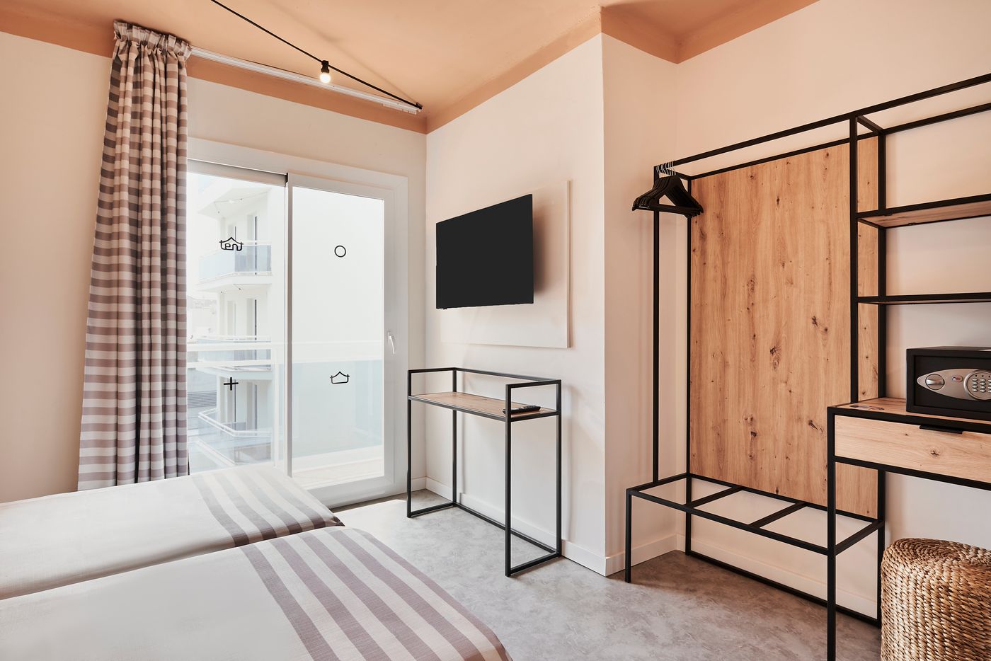 12.06.25 Tent Lloret de Mar