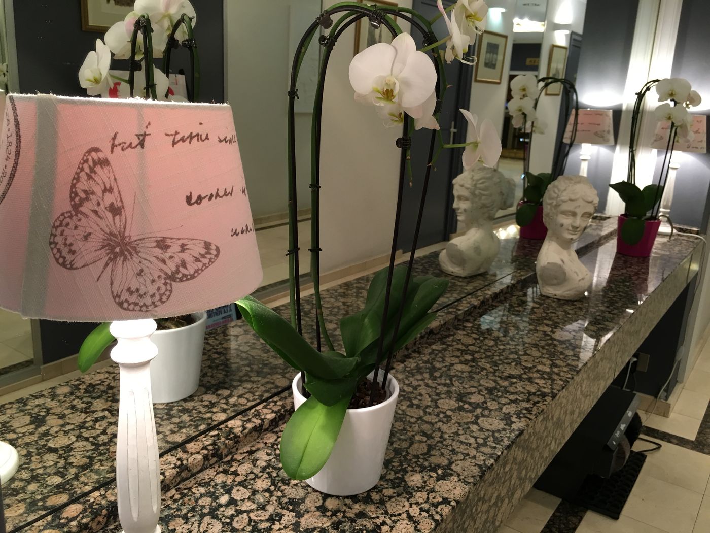 First-Euroflat-Hotel-Lobby-17