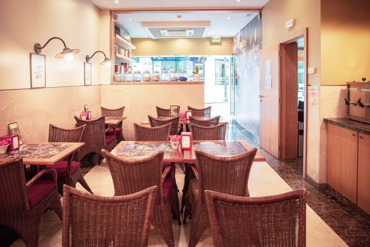 Apartamentos-Turisticos-Atlantida-Restaurant-37