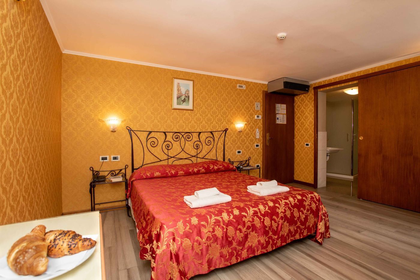 Tintoretto-Hotel-Room-3