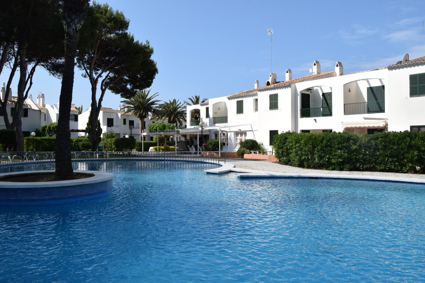 Las-Brisas-I---II-Pool-2