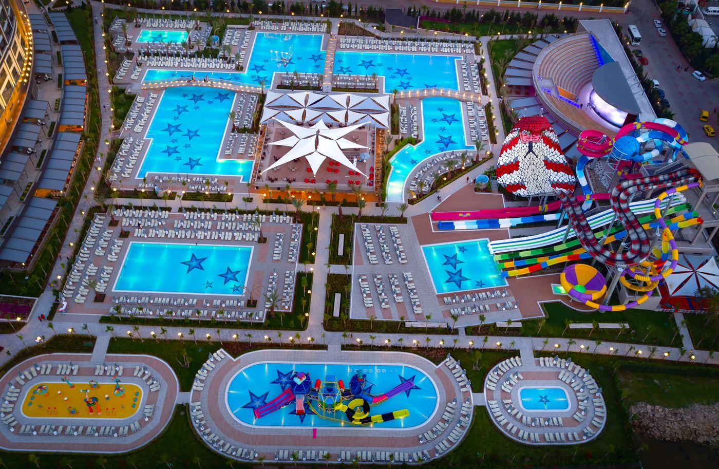 Royal-Seginus-Pool-10