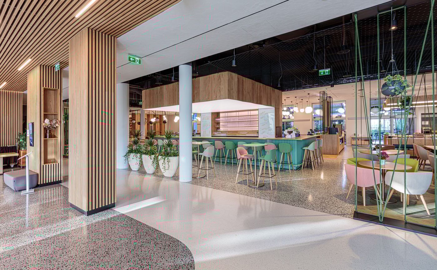 Holiday-Inn-Prague-Congress-Centre-Lobby-7