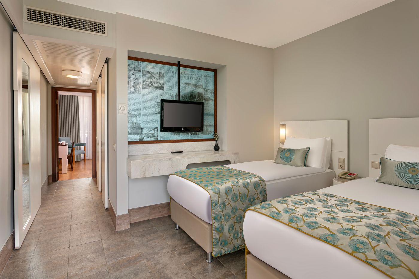 Titanic-Deluxe-Lara-Room-36