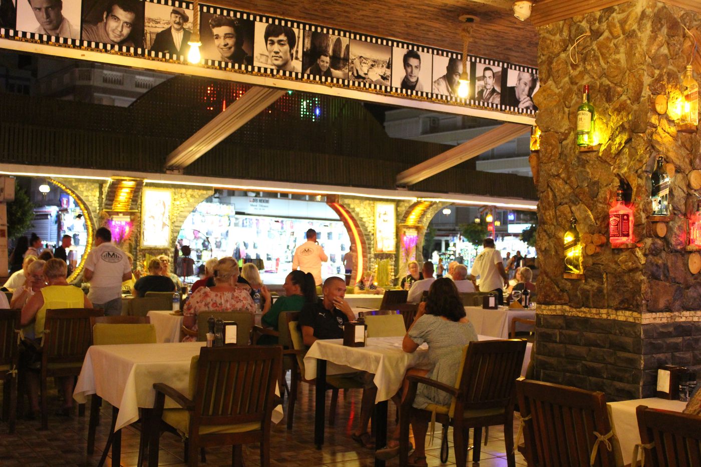 Mitos-Apartments-Restaurant-23