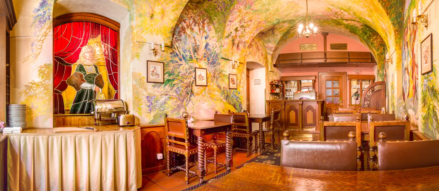 The-King-Charles-Restaurant-9