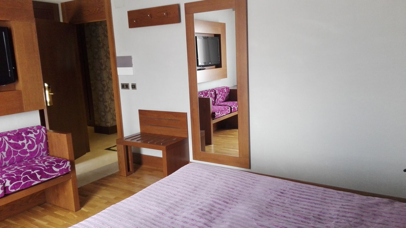 Los Braseros-Spain-BURGOS-Room-8