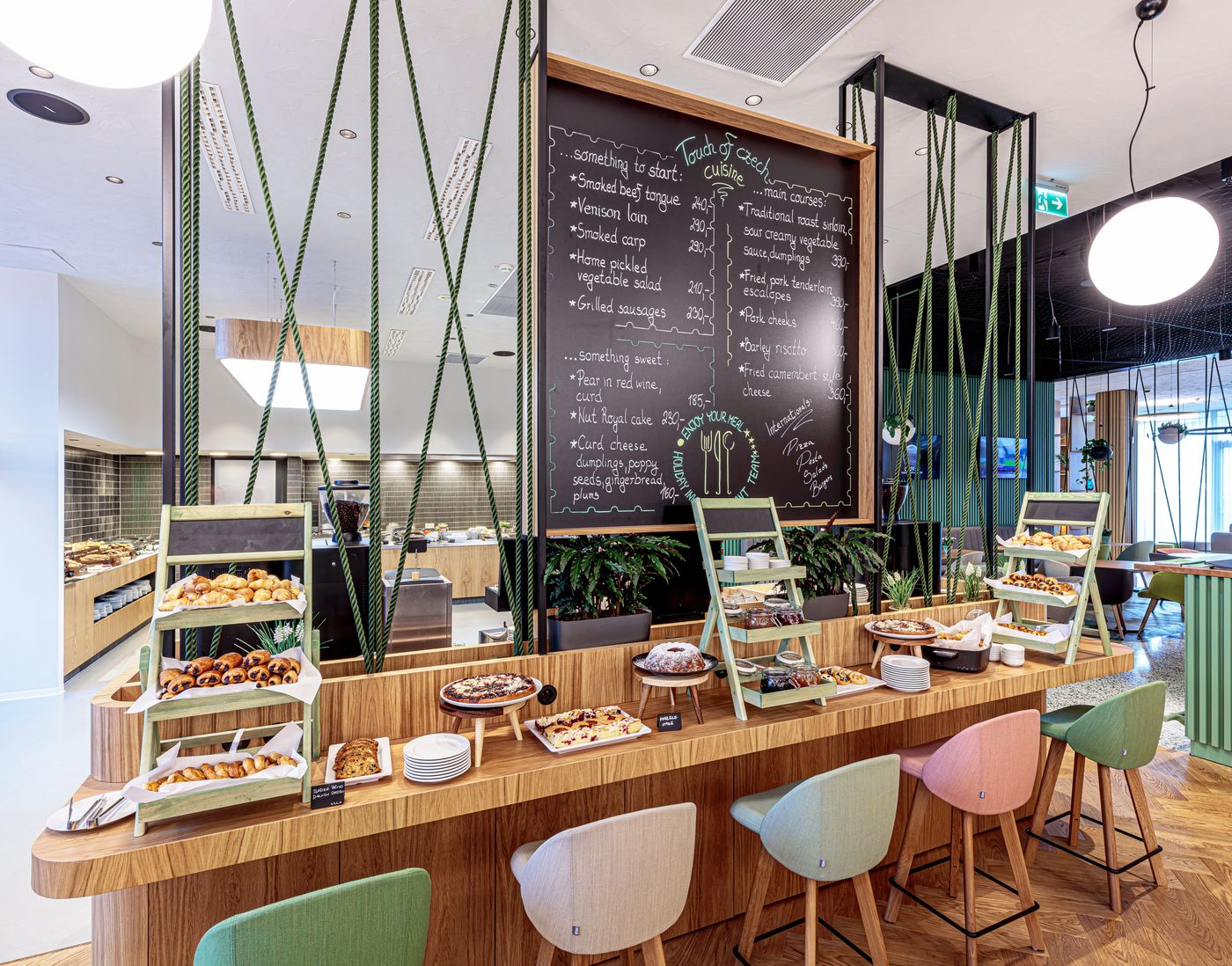 Holiday-Inn-Prague-Congress-Centre-Restaurant-43