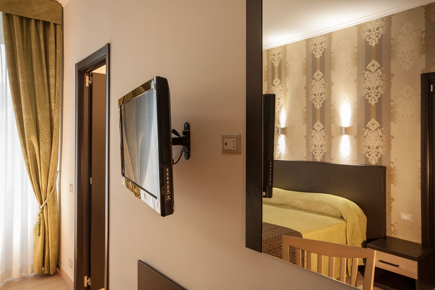 Rome-Kings-Suite-Room-4