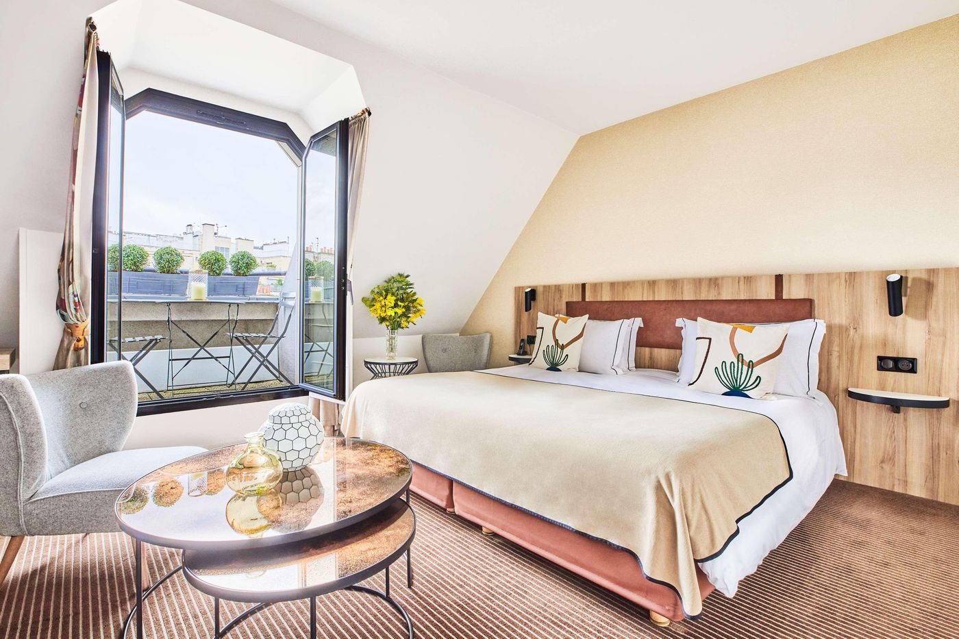 Plaza-Tour-Eiffel-Room-26