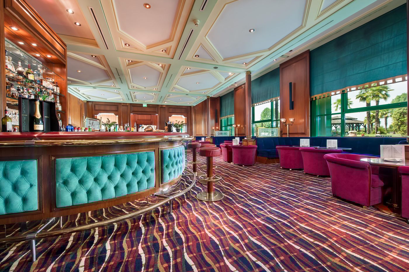 Royal-Garden-Hotel-Bar-4