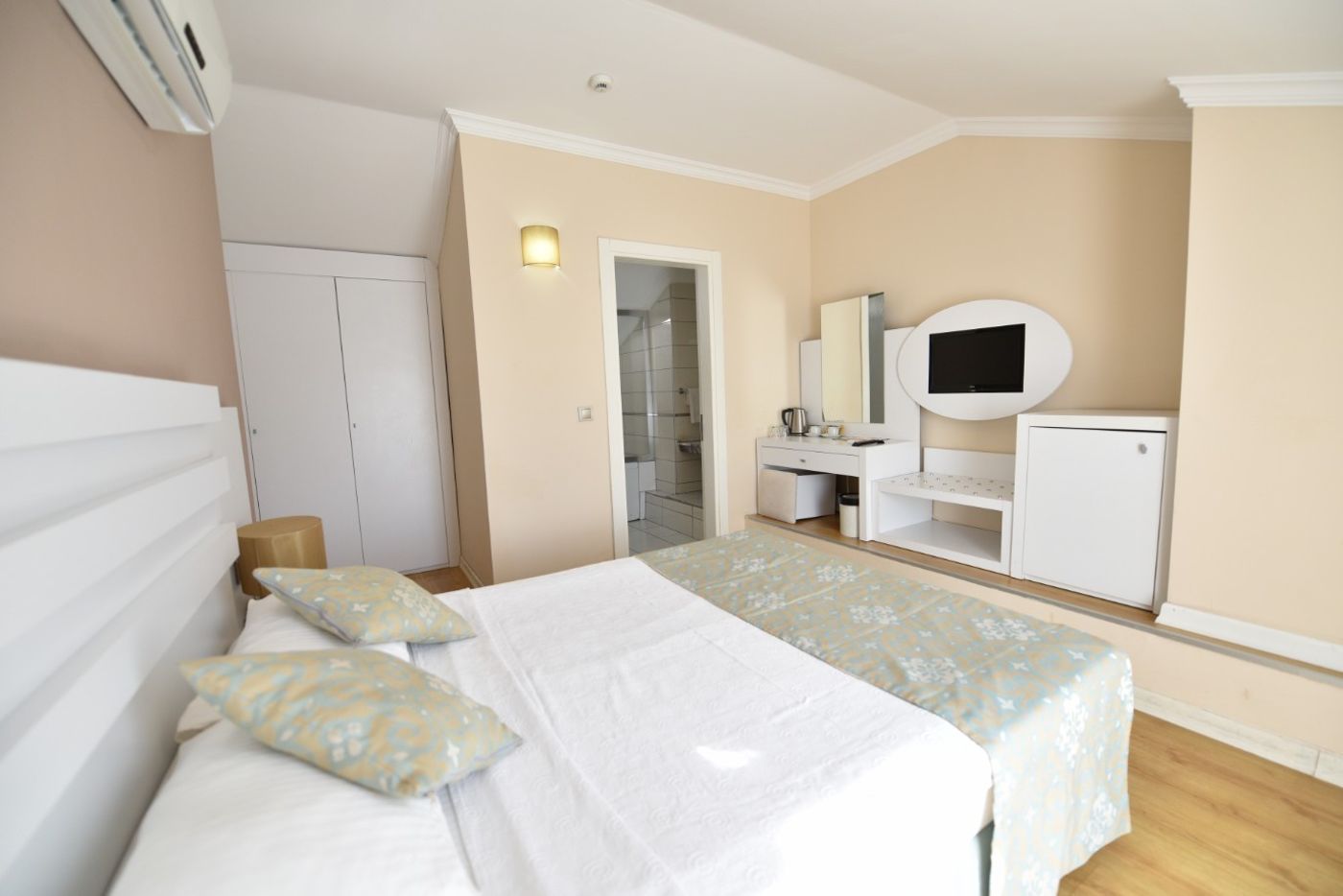 Sahra-Su-Holiday-Village---Spa-Room-31