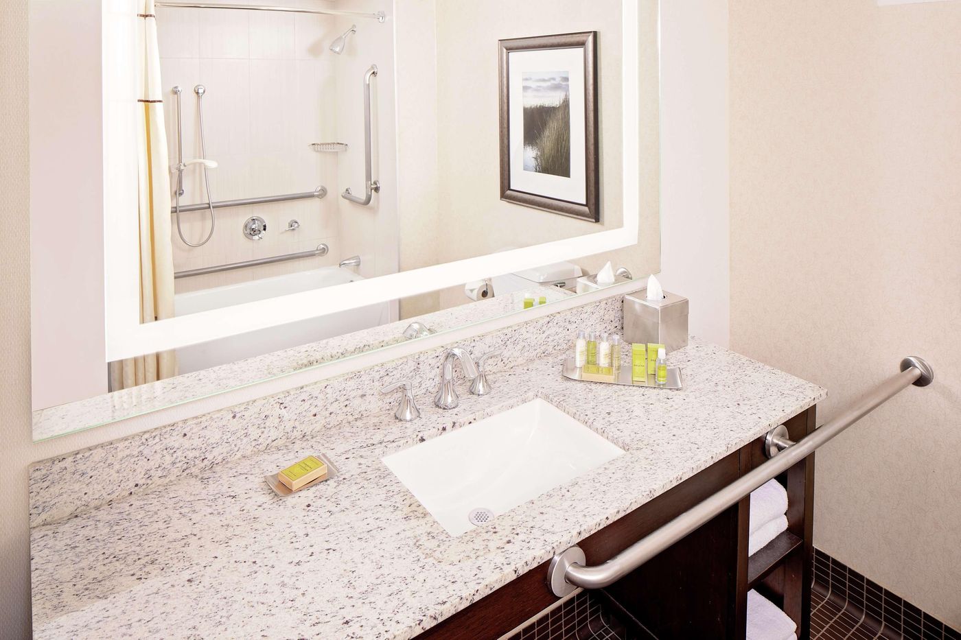 DoubleTree-by-Hilton-Hotel-Boston-Bayside-Room-23