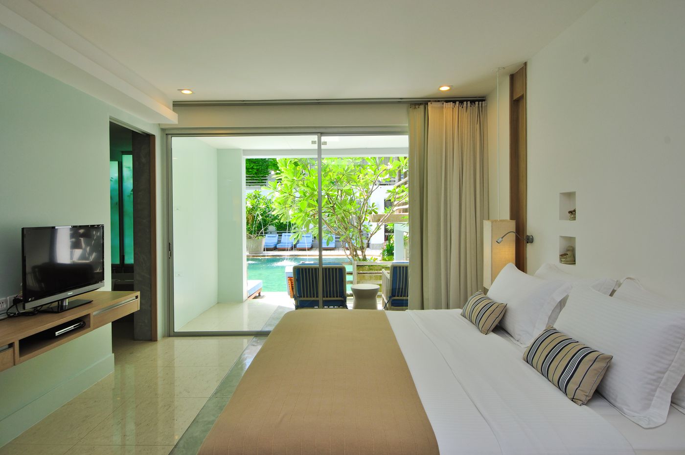 Ramada-by-Wyndham-Phuket-Southsea-Room-24