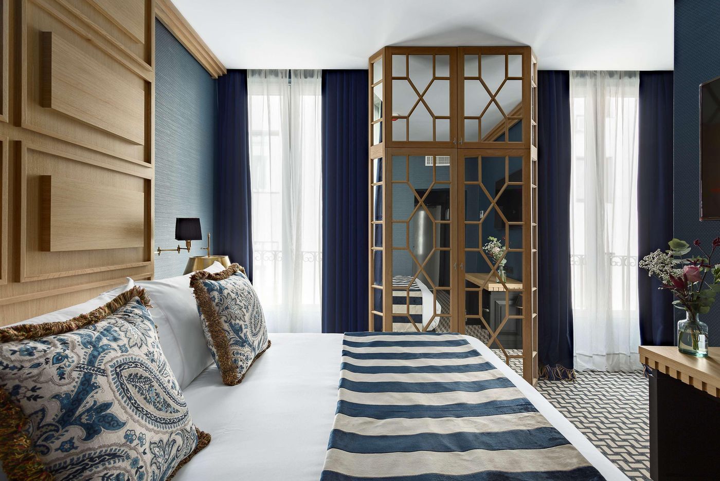 Room-Mate-Alba-Room-13