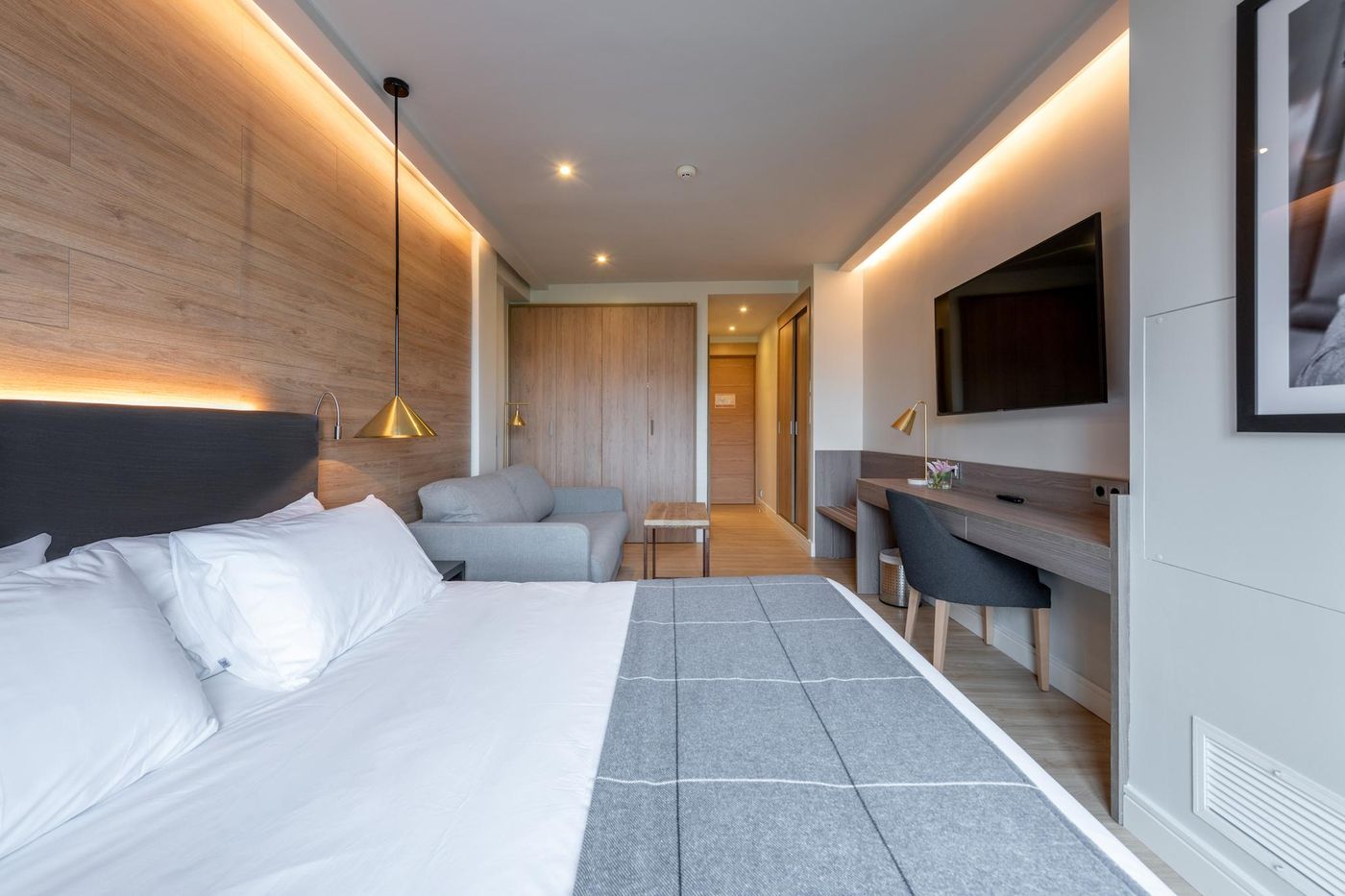 Espahotel-Plaza-de-Espana-Room-11