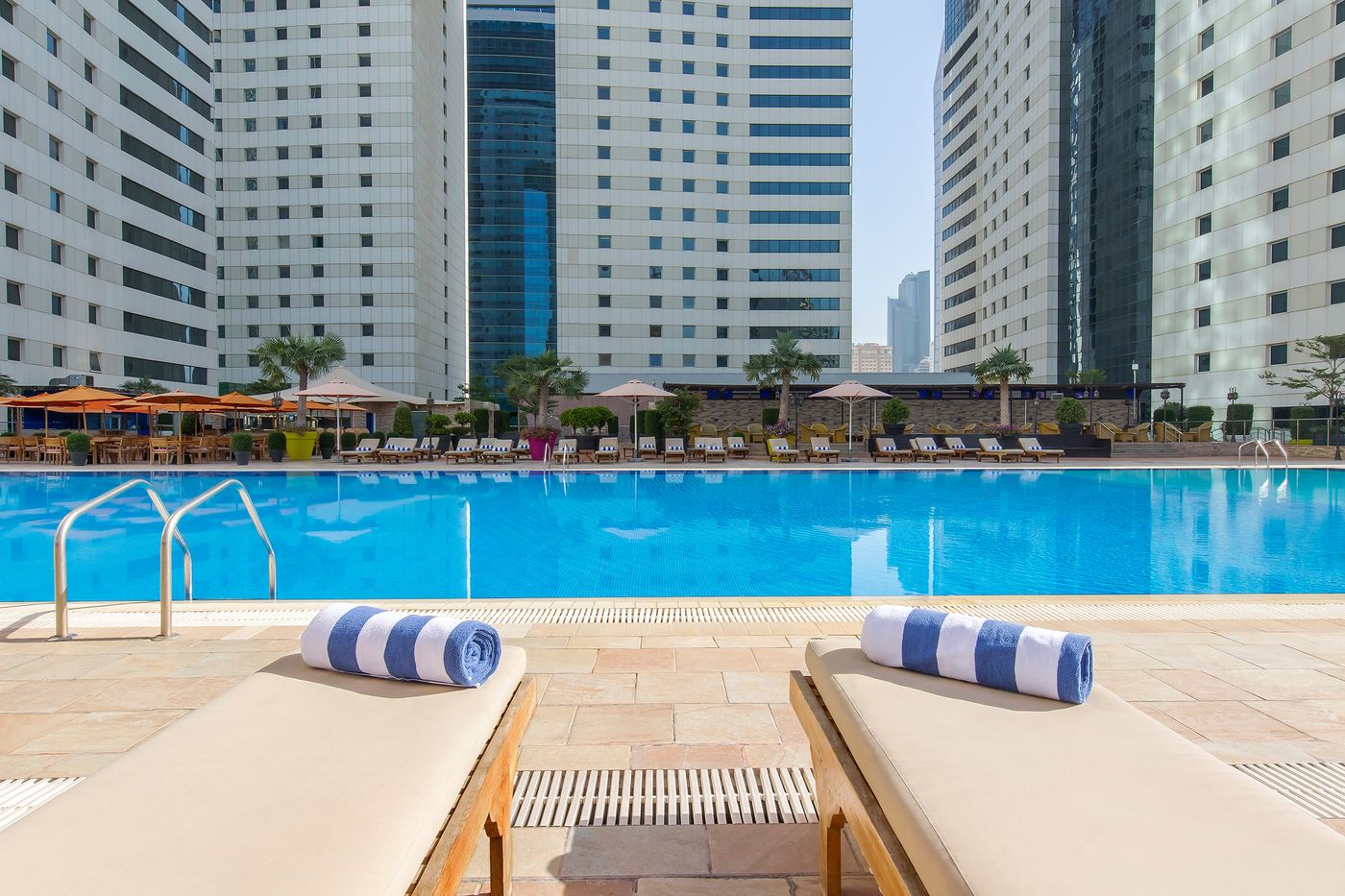Ezdan-Hotel-West-Bay-Pool-3