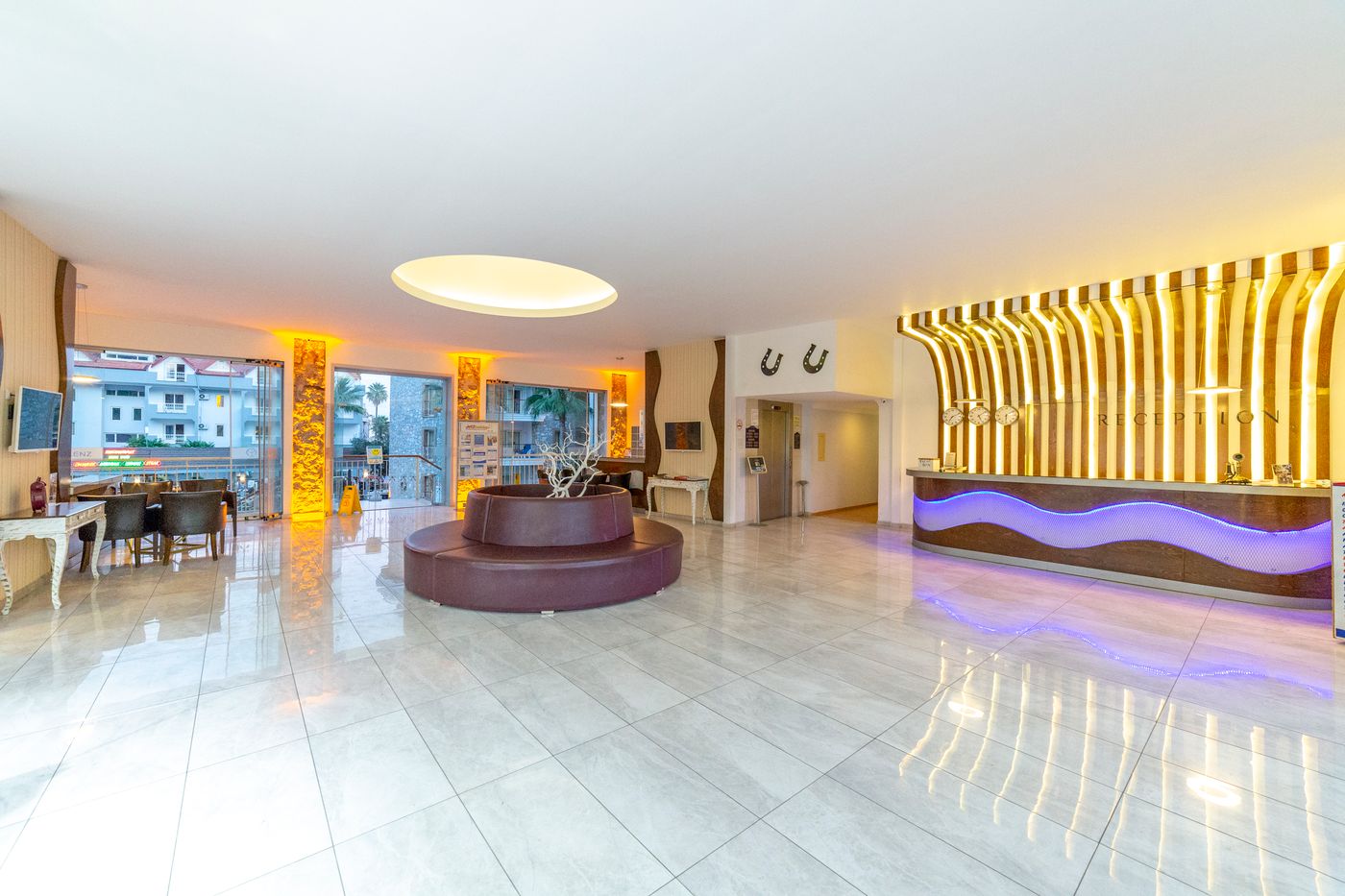 Alenz-Suite-Hotel-Lobby-30