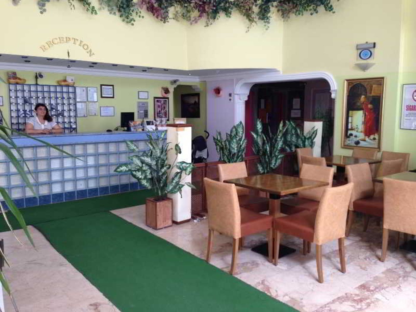 Golden-Moon-Apart-Hotel-Lobby-24