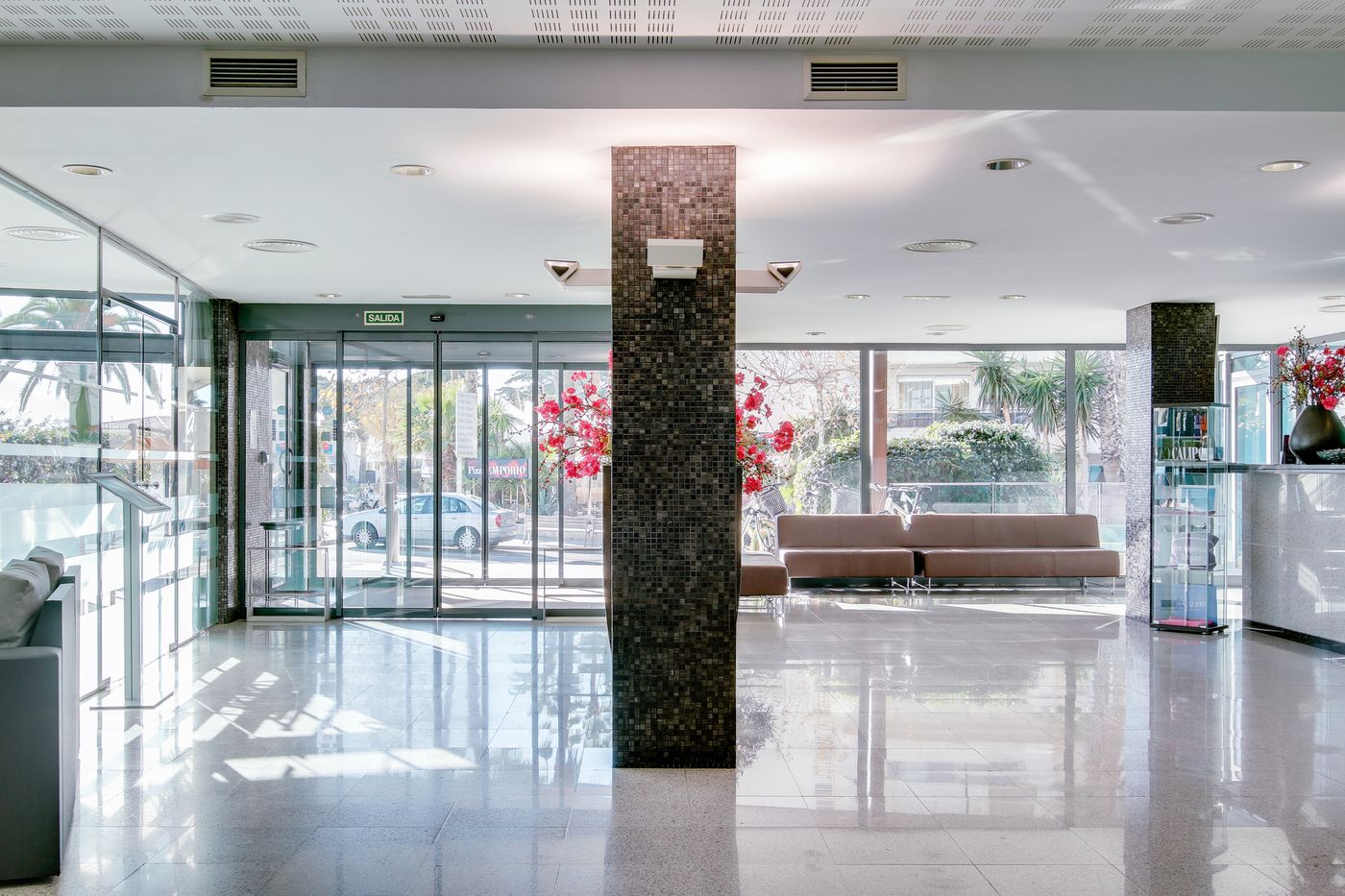 Calipolis-Hotel-Lobby-65