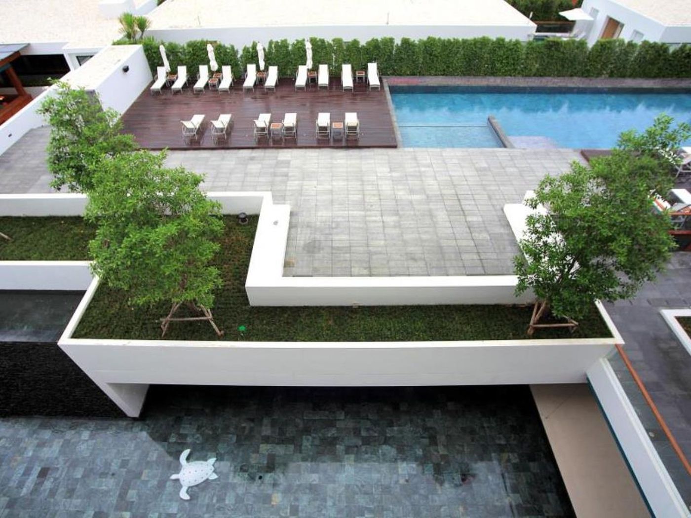 Nap-Patong-Hotel-Pool-11